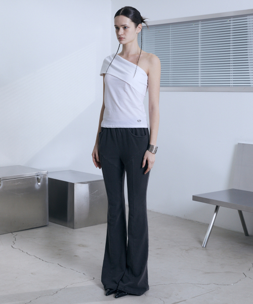 VOONT（ブント）の「Asymmetric Drape Slim Top (IVORY)（Tシャツ/カットソー・レディース・アイボリー・OS）」の3枚目の写真