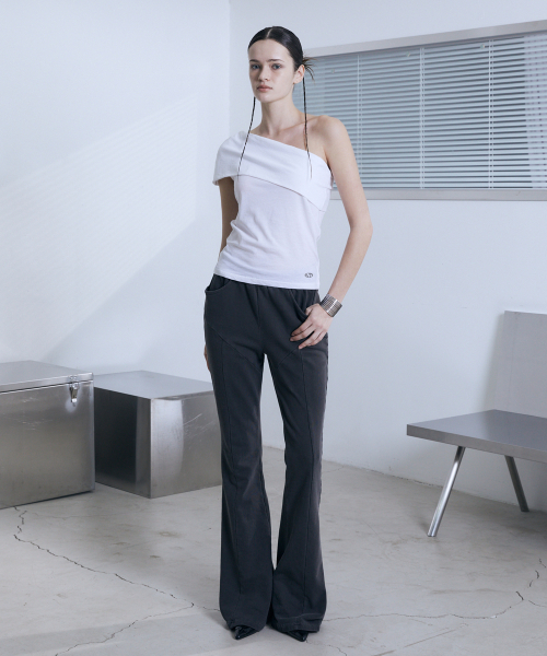 VOONT（ブント）の「Asymmetric Drape Slim Top (IVORY)（Tシャツ/カットソー・レディース・アイボリー・OS）」の7枚目の写真
