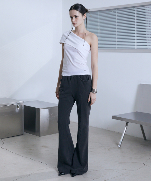 VOONT（ブント）の「Asymmetric Drape Slim Top (IVORY)（Tシャツ/カットソー・レディース・アイボリー・OS）」の6枚目の写真