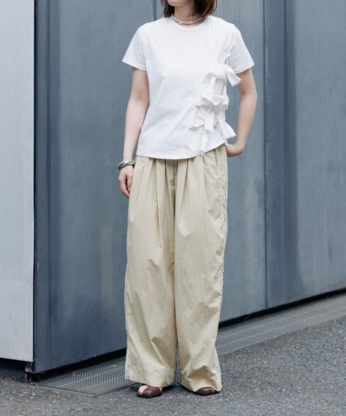 ADAM ET ROPE'(アダムエロペ)の「【サステナブル】リボンプルオーバー/接触冷感/UVカット/吸水速乾(Tシャツ/カットソー・レディース・ダークブラウン/ホワイト/サックスブルー・FREE)」の5枚目の写真