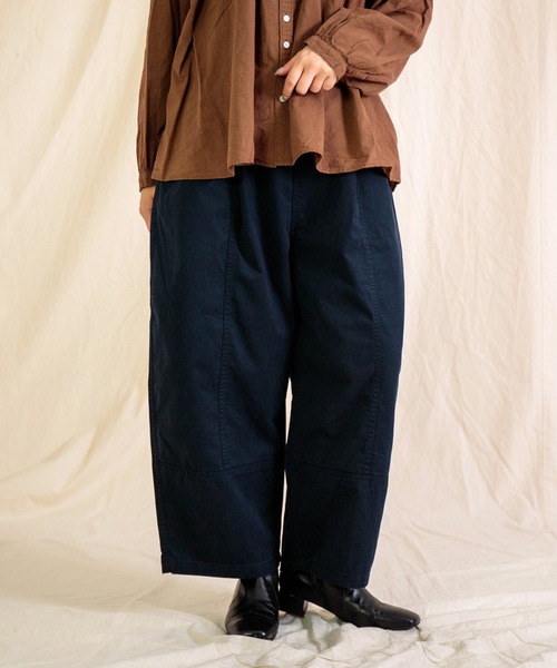 Brocante（ブロカント）の「[Brocante / ブロカント] パウダースノー高密度ツイル トヌーパンツ（チノパンツ・レディース・ダークグリーン/キャメル/ライトベージュ/ネイビー・2）」の3枚目の写真