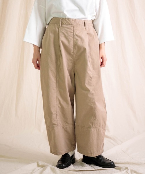 Brocante（ブロカント）の「[Brocante / ブロカント] パウダースノー高密度ツイル トヌーパンツ（チノパンツ・レディース・ダークグリーン/キャメル/ライトベージュ/ネイビー・2）」の2枚目の写真