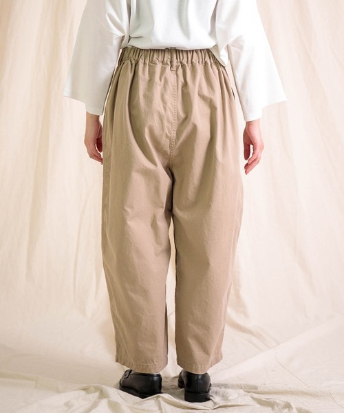 Brocante（ブロカント）の「[Brocante / ブロカント] パウダースノー高密度ツイル トヌーパンツ（チノパンツ・レディース・ダークグリーン/キャメル/ライトベージュ/ネイビー・2）」の20枚目の写真