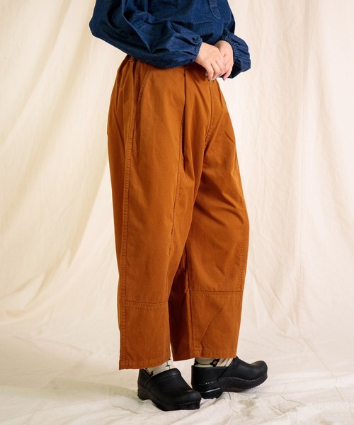 Brocante（ブロカント）の「[Brocante / ブロカント] パウダースノー高密度ツイル トヌーパンツ（チノパンツ・レディース・ダークグリーン/キャメル/ライトベージュ/ネイビー・2）」の14枚目の写真