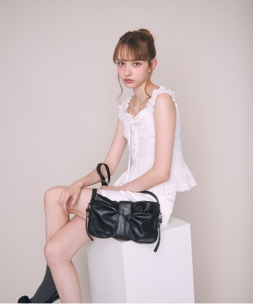 Noelie(ノエリー)の「ギャザーリボンバッグ(ショルダーバッグ・レディース・ボルドー/チャコールグレー/ブラック・FREE)」の6枚目の写真