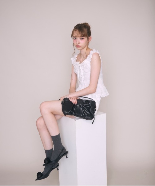 Noelie(ノエリー)の「ギャザーリボンバッグ(ショルダーバッグ・レディース・ボルドー/チャコールグレー/ブラック・FREE)」の7枚目の写真