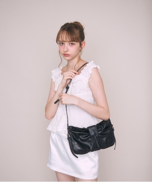 Noelie(ノエリー)の「ギャザーリボンバッグ(ショルダーバッグ・レディース・ボルドー/チャコールグレー/ブラック・FREE)」の13枚目の写真