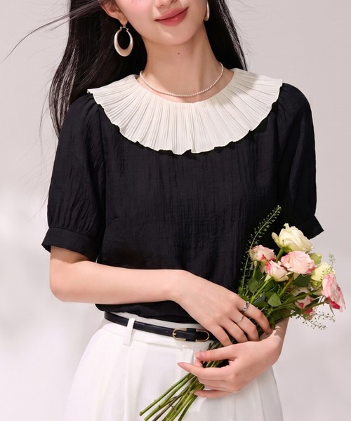 AMAJI(アマジ)の「プリーツカラー パフスリーブ ブラウス(シャツ/ブラウス・レディース・ブラック・SMALL/MEDIUM/LARGE/X-LARGE)」の1枚目の写真