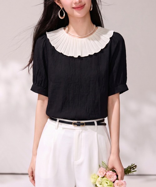 AMAJI(アマジ)の「プリーツカラー パフスリーブ ブラウス(シャツ/ブラウス・レディース・ブラック・SMALL/MEDIUM/LARGE/X-LARGE)」の2枚目の写真