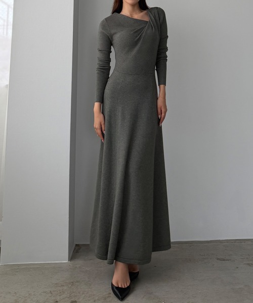 Louere(ルエレ)の「ドレープアシメネックニットワンピース(ワンピース・レディース・グレー/ブラック/ブラウン・SMALL/LARGE/MEDIUM)」の7枚目の写真