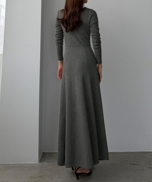 Louere(ルエレ)の「ドレープアシメネックニットワンピース(ワンピース・レディース・グレー/ブラック/ブラウン・SMALL/LARGE/MEDIUM)」の8枚目の写真