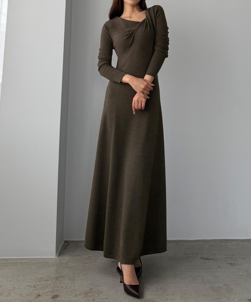 Louere(ルエレ)の「ドレープアシメネックニットワンピース(ワンピース・レディース・グレー/ブラック/ブラウン・SMALL/LARGE/MEDIUM)」の11枚目の写真