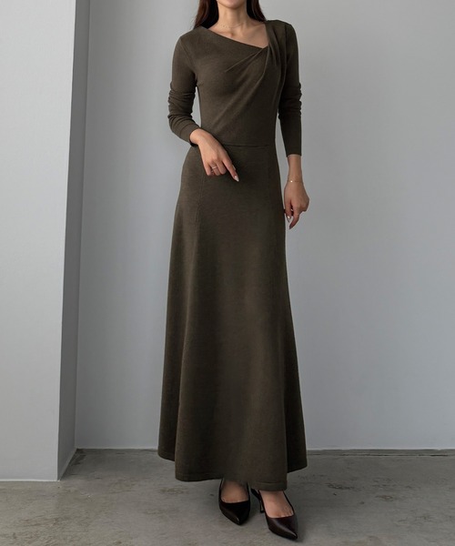 Louere(ルエレ)の「ドレープアシメネックニットワンピース(ワンピース・レディース・グレー/ブラック/ブラウン・SMALL/LARGE/MEDIUM)」の13枚目の写真