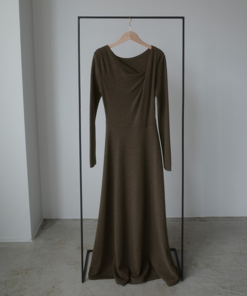 Louere(ルエレ)の「ドレープアシメネックニットワンピース(ワンピース・レディース・グレー/ブラック/ブラウン・SMALL/LARGE/MEDIUM)」の14枚目の写真