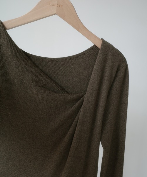 Louere(ルエレ)の「ドレープアシメネックニットワンピース(ワンピース・レディース・グレー/ブラック/ブラウン・SMALL/LARGE/MEDIUM)」の15枚目の写真