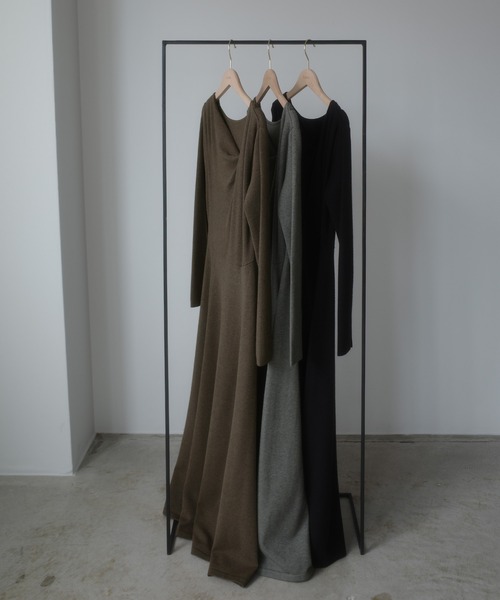 Louere(ルエレ)の「ドレープアシメネックニットワンピース(ワンピース・レディース・グレー/ブラック/ブラウン・SMALL/LARGE/MEDIUM)」の16枚目の写真