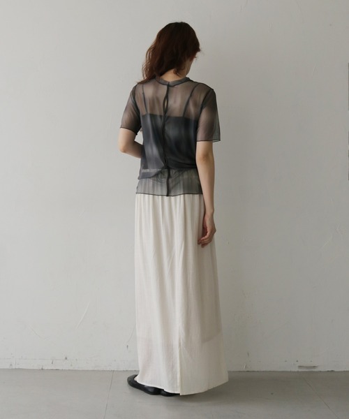 cheriella(シェリエラ)の「【cheriella】前後2WAYニュアンスウェーブホールシアートップス 半袖 2-WAY NUANCE WAVE HOLE SHEER TOPS(Tシャツ/カットソー・レディース・ブルー/ダークグレー/アイボリー/ブラウン/グリーン・FREE)」の16枚目の写真