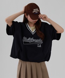 ABETTOR チームロゴ風ラインVネッククロップドトップス 半袖