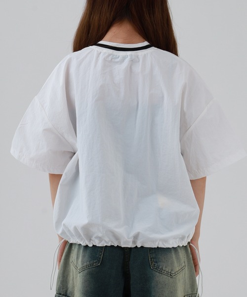 FUNALIVE(ファンアライブ)の「ABETTOR チームロゴ風ラインVネッククロップドトップス 半袖(Tシャツ/カットソー・レディース・ブラック/ホワイト・FREE)」の19枚目の写真