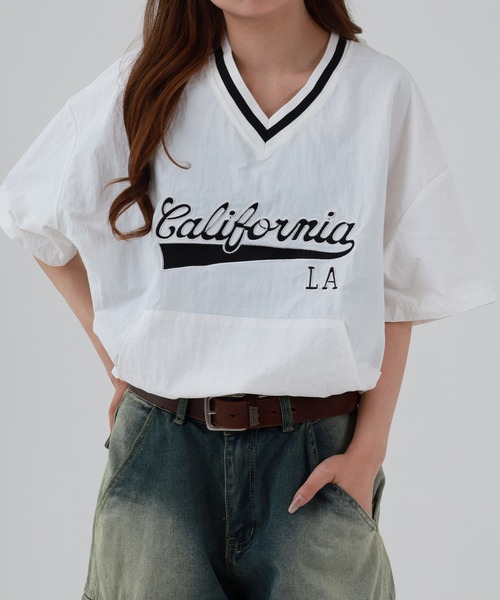 FUNALIVE(ファンアライブ)の「ABETTOR チームロゴ風ラインVネッククロップドトップス 半袖(Tシャツ/カットソー・レディース・ブラック/ホワイト・FREE)」の5枚目の写真