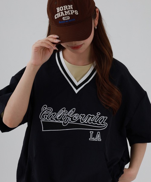 FUNALIVE(ファンアライブ)の「ABETTOR チームロゴ風ラインVネッククロップドトップス 半袖(Tシャツ/カットソー・レディース・ブラック/ホワイト・FREE)」の10枚目の写真