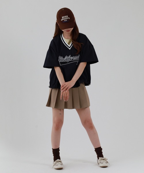 FUNALIVE(ファンアライブ)の「ABETTOR チームロゴ風ラインVネッククロップドトップス 半袖(Tシャツ/カットソー・レディース・ブラック/ホワイト・FREE)」の15枚目の写真