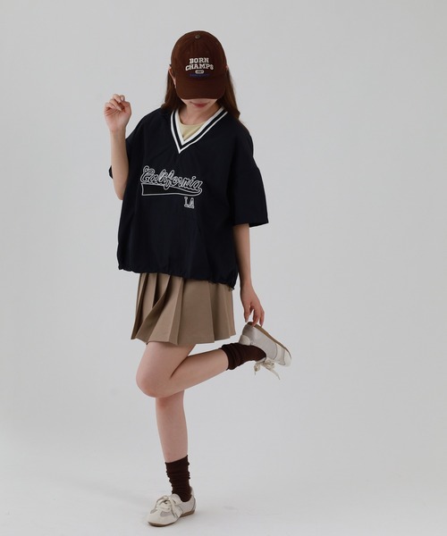 FUNALIVE(ファンアライブ)の「ABETTOR チームロゴ風ラインVネッククロップドトップス 半袖(Tシャツ/カットソー・レディース・ブラック/ホワイト・FREE)」の16枚目の写真