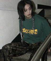 DEMARC（ドゥマーク）の「M text graffiti boxy short sleeve tee- khaki（Tシャツ/カットソー）」