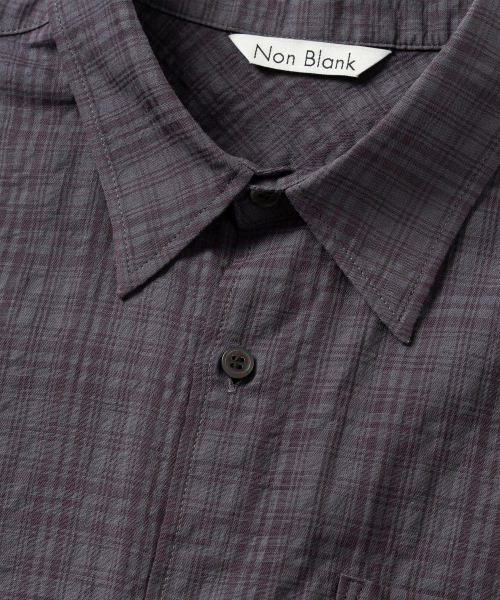 NONBLANK(ノンブランク)の「シアーチェッククロップHSシャツ_WINE GREY(シャツ/ブラウス・メンズ・バーガンディー・SMALL/MEDIUM/LARGE/X-LARGE)」の4枚目の写真