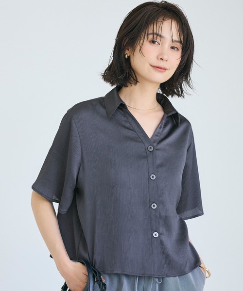coca(coca)(コカ)の「ライトサッカーサテン半袖シャツ(シャツ/ブラウス・レディース・ネイビー/ライトベージュ・S/M/L)」の2枚目の写真