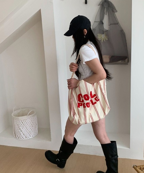 LYEON(リヨン)の「ストライプBIGトートバッグ(トートバッグ・レディース・ブラック/レッド・FREE)」の7枚目の写真