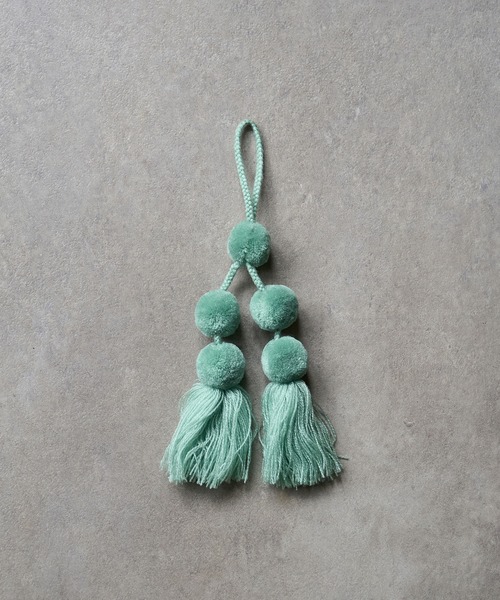 ROSE BUD(ローズバッド)の「Letra POM POM CHARM(チャーム・レディース・ブラウン/ブルー/パープル/グリーン・M)」の3枚目の写真