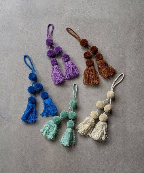 ROSE BUD（ローズバッド）の「Letra POM POM CHARM（チャーム・レディース・ブラウン/ブルー/パープル/グリーン/その他・M）」の6枚目の写真