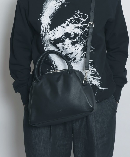 YArKA（ヤーカ）の「【YArKA/ヤーカ】real leather sharp & soft mix nuance boston bag M [sas2] / 直曲線のニュアンスボストンバッグ（ハンドバッグ・メンズ・ブラック・FREE）」の4枚目の写真