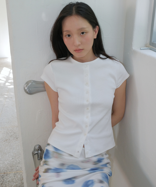 SO IR(ソイール)の「BUTTON HALF T-SHIRT - WHITE(Tシャツ/カットソー・レディース・その他・SMALL/MEDIUM/LARGE)」の1枚目の写真