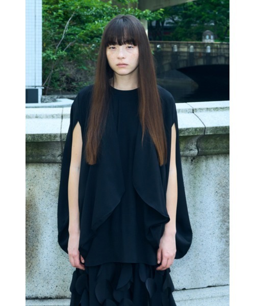 ENFOLD(エンフォルド)の「EGG DRAPE PULLOVER(タンクトップ・レディース・ブラック/ダークグリーン・38)」の3枚目の写真