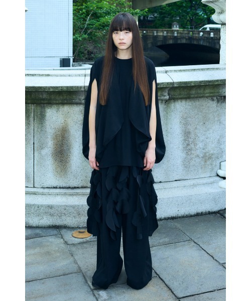 ENFOLD(エンフォルド)の「EGG DRAPE PULLOVER(タンクトップ・レディース・ブラック/ダークグリーン・38)」の4枚目の写真