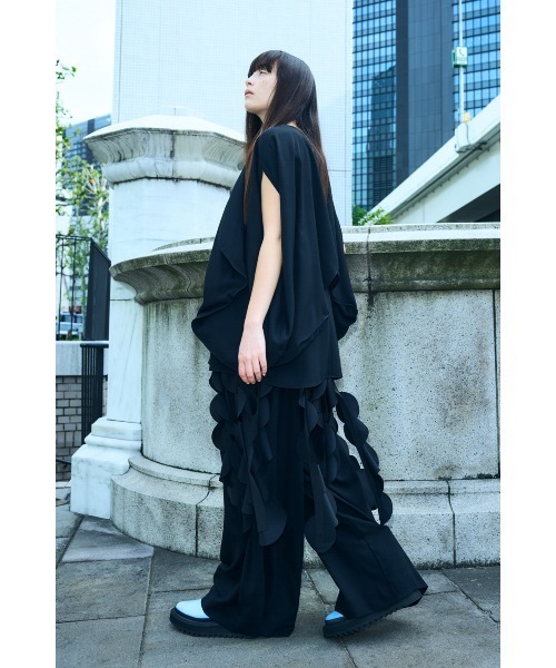 ENFOLD(エンフォルド)の「EGG DRAPE PULLOVER(タンクトップ・レディース・ブラック/ダークグリーン・38)」の6枚目の写真