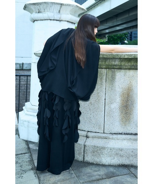 ENFOLD(エンフォルド)の「EGG DRAPE PULLOVER(タンクトップ・レディース・ブラック/ダークグリーン・38)」の7枚目の写真