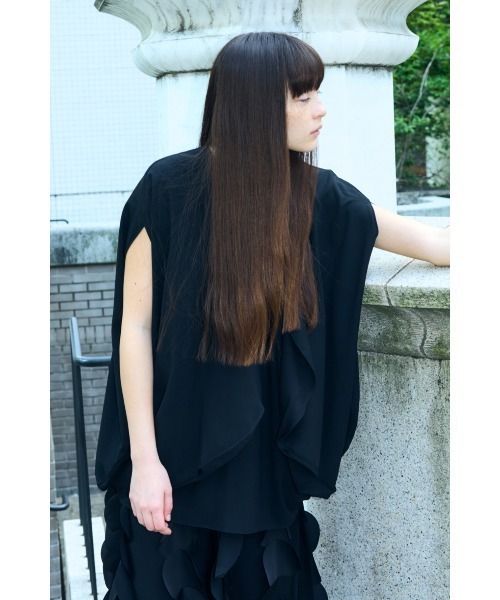 ENFOLD(エンフォルド)の「EGG DRAPE PULLOVER(タンクトップ・レディース・ブラック/ダークグリーン・38)」の8枚目の写真