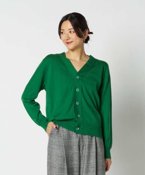 HELIOPOLE(エリオポール)の「<Letroyes> HENRI (V CARDIGAN) / アンリ Vネックカーディガン(ニット/セーター・レディース・アイボリー/ネイビー/グリーン/レッド/ブラウン・1/2)」の3枚目の写真