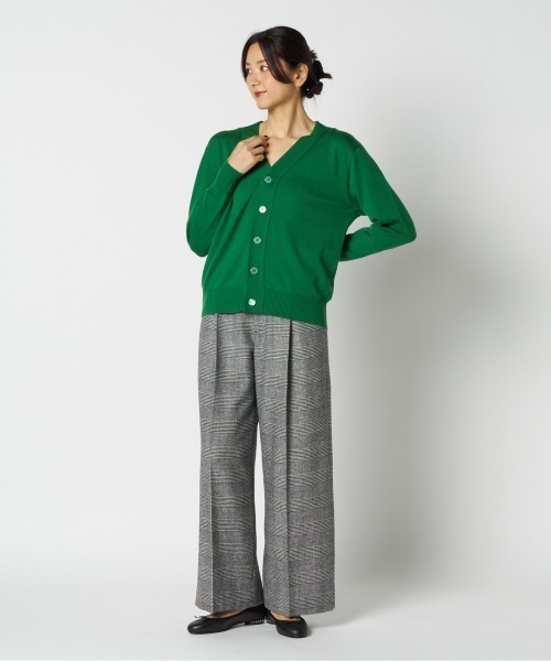 HELIOPOLE(エリオポール)の「<Letroyes> HENRI (V CARDIGAN) / アンリ Vネックカーディガン(ニット/セーター・レディース・アイボリー/ネイビー/グリーン/レッド/ブラウン・1/2)」の17枚目の写真