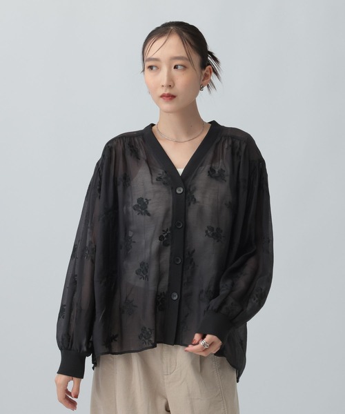 LEPSIM(レプシィム)の「シアー刺繍リブシャツカーディガン 1042907(カーディガン/ボレロ・レディース・ナチュラル/ブラック/ブラウン/チャコールグレー・FREE)」の2枚目の写真