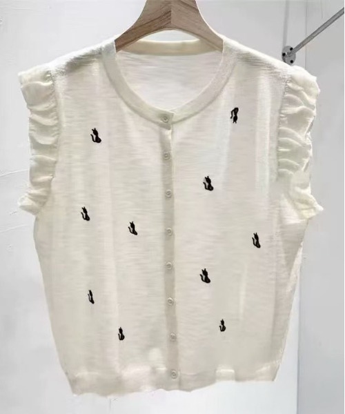 &soiree(アンドソワレ)の「猫刺繍入り袖フリルニットカーディガン(カーディガン/ボレロ・レディース・ネイビー系/ネイビー/ホワイト/ホワイト系その他/グリーン/ピンク・FREE)」の2枚目の写真