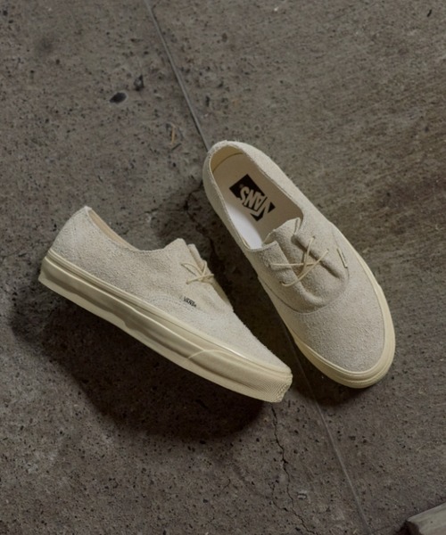 VANS(バンズ)の「PREMIUM AUTHENTIC EASE VN000EHFSAN(スニーカー・メンズ・ベージュ・5h/6/6h/7/7h/8h/9/9h/10/10h/11/8)」の1枚目の写真