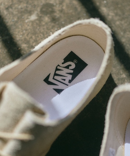 VANS(バンズ)の「PREMIUM AUTHENTIC EASE VN000EHFSAN(スニーカー・メンズ・ベージュ・5h/6/6h/7/7h/8h/9/9h/10/10h/11/8)」の4枚目の写真