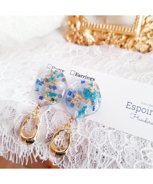 tone(トーン)の「【Espoir et la lune】変形オーバルゴールドチャームのピアス(MA)(ピアス(両耳用)・レディース・ブルー/ブラウン・FREE)」の3枚目の写真