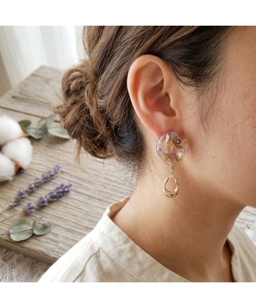 tone(トーン)の「【Espoir et la lune】変形オーバルゴールドチャームのピアス(MA)(ピアス(両耳用)・レディース・ブルー/ブラウン・FREE)」の10枚目の写真