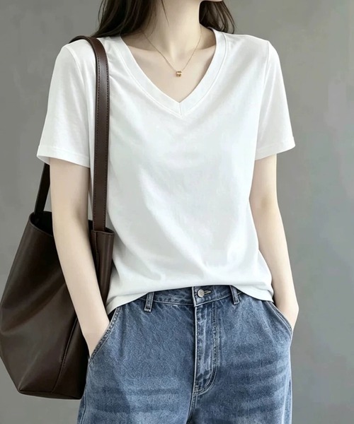 2ly2(トゥーリートゥー)の「Vネック ベーシック 半袖Tシャツ(Tシャツ/カットソー・レディース・パープル/ブラック/ホワイト/ダークグレー・FREE)」の1枚目の写真