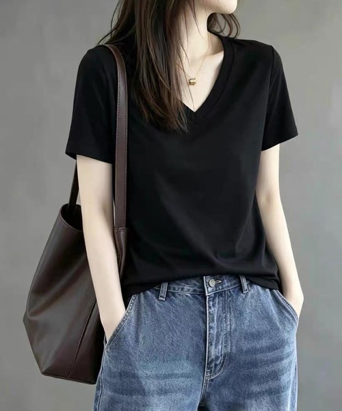 2ly2(トゥーリートゥー)の「Vネック ベーシック 半袖Tシャツ(Tシャツ/カットソー・レディース・パープル/ブラック/ホワイト/ダークグレー・FREE)」の2枚目の写真